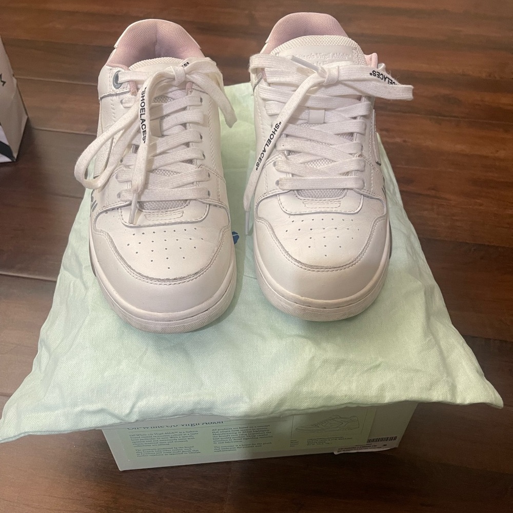 Off-white white and pink sneakers (authentic card inside)